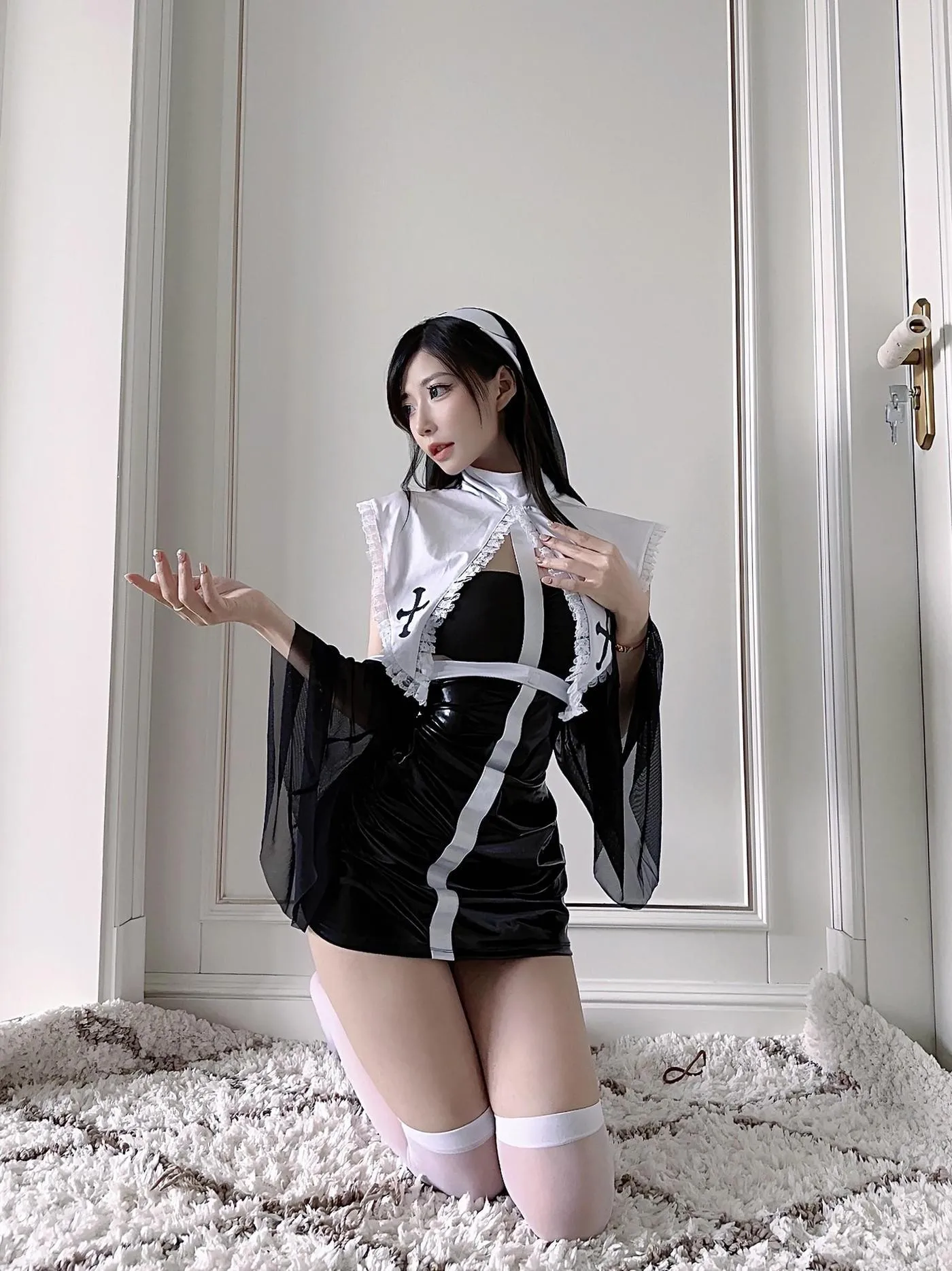 陈妮妮UNI – NO.01 黑白修女服 [18P]插图